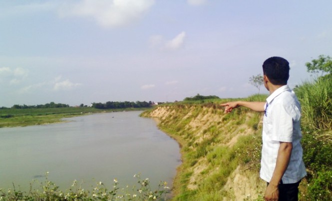 Phát hiện vật thể nghi mộ cổ dưới lòng sông Chu Vị trí phát hiện vật thể lạ dưới lòng sông Chu. Ảnh: Hoàng Lam.