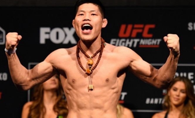 Ngôi sao Trung Quốc có biệt danh 'con đỉa' nói gì về Hiểu Đông Võ sĩ Li Jingliang. Ảnh: MMA Fighting.