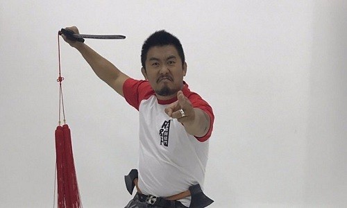 Từ Hiểu Đông: 'Tôi đang tự kiểm điểm và học võ cổ truyền' Từ Hiểu Đông nổi tiếng sau trận đấu với Lôi Lôi và những phát ngôn thách thức nền võ thuật cổ truyền Trung Quốc. Ảnh: BBC.