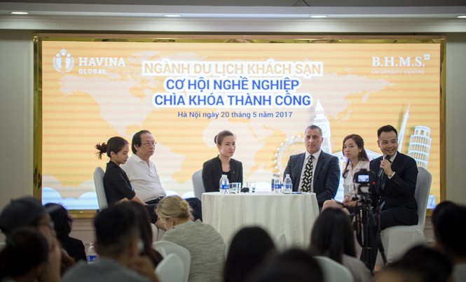 Trước khi có khách sạn 5 sao phải có con người 5 sao Trước khi có khách sạn 5 sao phải có con người 5 sao