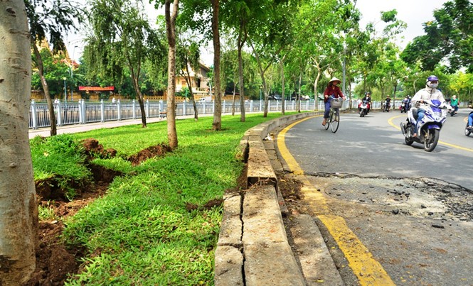 Hố ga nổ rung chuyển mặt đường Sài Gòn Vụ nổ làm rung chuyển mặt đường.