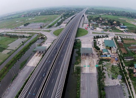 Bản tin 14H: Thủ tướng “chốt” phương án đầu tư đường bộ cao tốc Bắc Nam Dự án cao tốc Bắc - Nam đi qua 20 tỉnh thành, từ Hà Nội tới TPHCM.