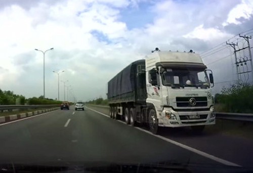 Hai ôtô chạy ngược chiều vào cao tốc Long Thành bị 'cấm cửa' Nhiều ôtô chạy ngược chiều trên cao tốc TP HCM - Long Thành bị hệ thống camera giám sát phát hiện. Ảnh: V.Q.
