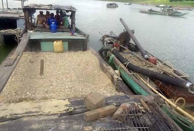 Liên tiếp phát hiện khai thác cát, sỏi trái phép Liên tiếp phát hiện khai thác cát, sỏi trái phép