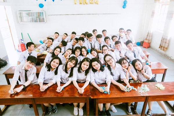 Lớp học có 1 thủ khoa khối A 30 điểm, 27 học sinh còn lại đều trên 27 điểm Tập thể lớp chuyên Toán A1 - trường THPT chuyên Hà Tĩnh.