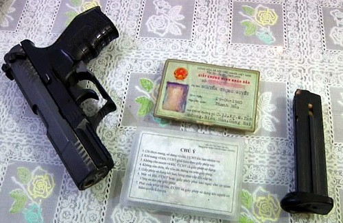Bản tin Hình sự 18H: Va quệt xe, bảo vệ ngân hàng dùng súng giải quyết Bản tin Hình sự 18H: Va quệt xe, bảo vệ ngân hàng dùng súng giải quyết