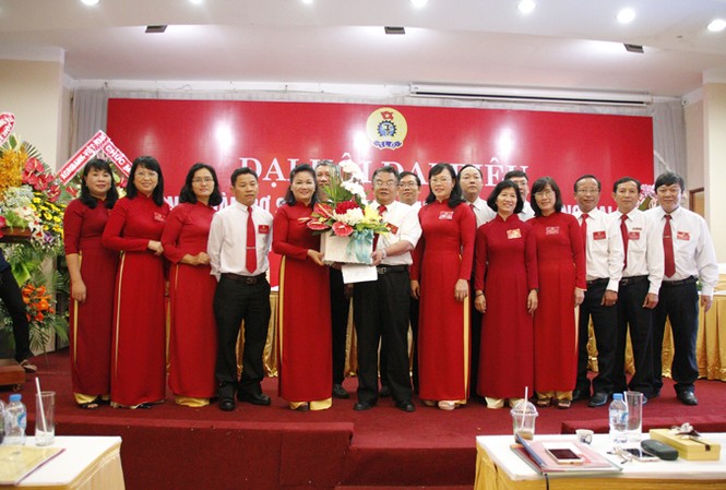 Agribank Đồng Nai tổ chức thành công Đại hội đại biểu Công đoàn Cơ sở Ban Chấp hành lần thứ IX nhiệm kỳ 2017-2022 ra mắt Đại hội.