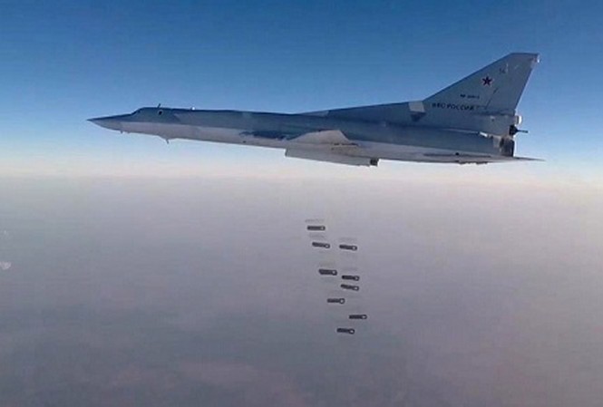 Bản tin 14H: Oanh tạc cơ Nga vượt 2.000 km dội bom IS Tu-22M3 không kích IS ở Syria. Ảnh: Tass.