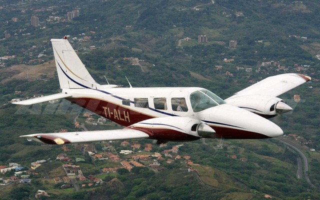 Bản tin 20H: Táo tợn cướp máy bay chở hơn nửa triệu USD tiền mặt Một máy bay Piper Seneca. Ảnh minh họa: Aviation.
