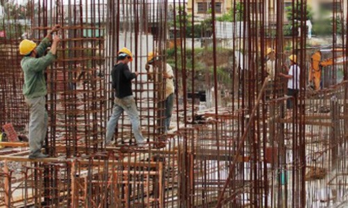 Chuyên gia bất động sản: Xin một văn bản xây dựng cũng phải phong bì Nhiều doanh nghiệp than phải mất chi phí không chính thức để yên ổn làm ăn. Ảnh minh họa: Vũ Lê.