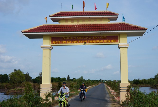 Cảnh cáo Chủ tịch xã tự ý cho thuê đất Cổng chào xã Rạch Chèo.
