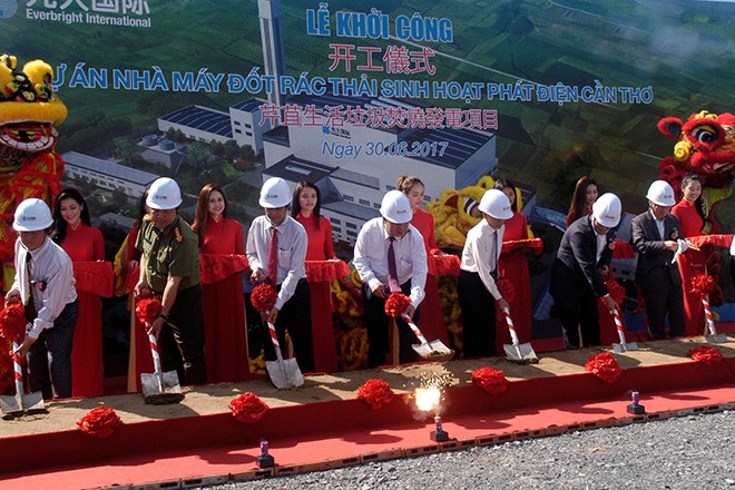 Vận hành thử nhà máy đốt rác phát điện tại Cần Thơ Dự án nhà máy đốt rác thải sinh hoạt phát điện Cần Thơ khởi công ngày 30/6/2017. Ảnh: Cảnh Kỳ.