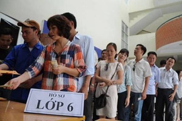 Học sinh đổ xô vào ‘lò luyện’ kiểm tra đánh giá năng lực vào lớp 6 Việc cho con em thi vào các trường chất lượng cao vẫn luôn là mục tiêu của không ít phụ huynh học sinh.