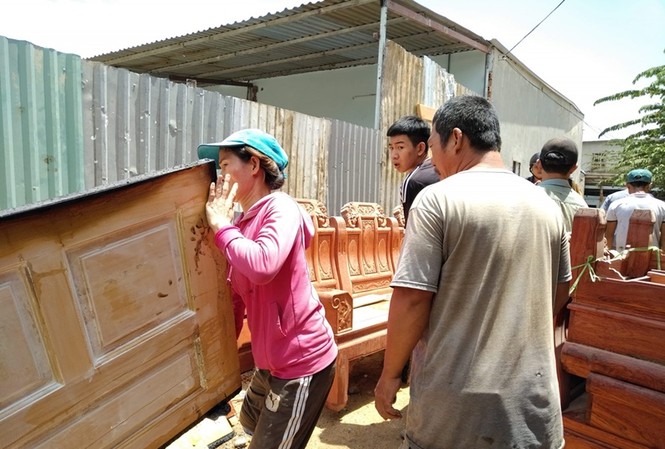 Lửa 'ghé thăm', xưởng gỗ 500m2 bị thiêu rụi Lửa 'ghé thăm', xưởng gỗ 500m2 bị thiêu rụi