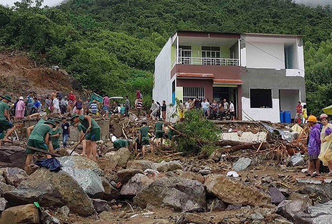 Chuyên gia kiến trúc nói về thảm họa lũ khiến 13 người thiệt mạng Tang thương tại xã Phước Đồng, Tp Nha Trang sau cơn lũ.