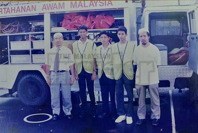 Thoát nạn MH370, tử nạn trên MH17 Ahmad (giữa) khi còn là sinh viên