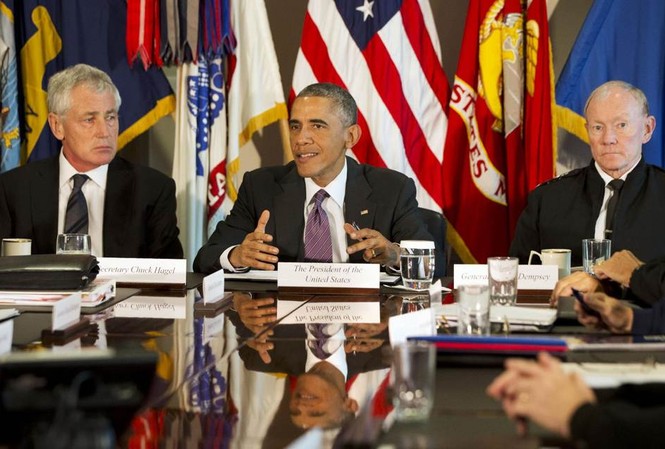 Tổng thống Obama lạc quan về chiến dịch tiêu diệt IS Tổng thống Obama và các quan chức quân sự cấp cao Mỹ tại cuộc họp ở Lầu Năm Góc.