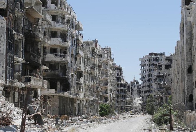 13 trẻ em thiệt mạng trong các cuộc không kích ở Syria Các tòa nhà bị phá hủy ở thành phố Homs