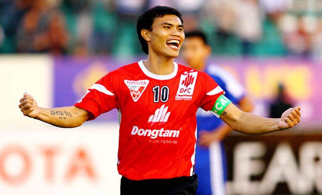 Tiền vệ Tài Em lùi thời điểm “treo giày“ Tiền vệ Tài Em thi đấu cho CLB Long An thêm một năm
