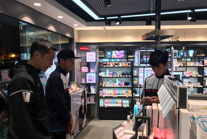 Tối nay, U20 Việt Nam về nước Các thành viên U20 Việt Nam thăm quan và mua sắm ở Jeonju, Hàn Quốc.