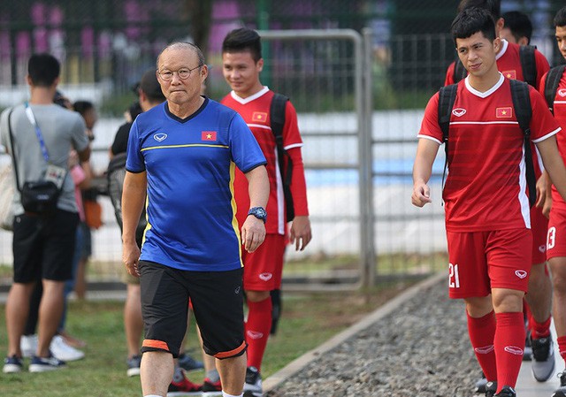 Không phải Công Phượng, đây mới là cầu thủ Olympic Việt Nam đang cần HLV Park Hang Seo chắc chắn đang rất trông đợi sự trở lại của Đình Trọng ở hàng phòng ngự Olympic Việt Nam. Ảnh: Dân Trí.