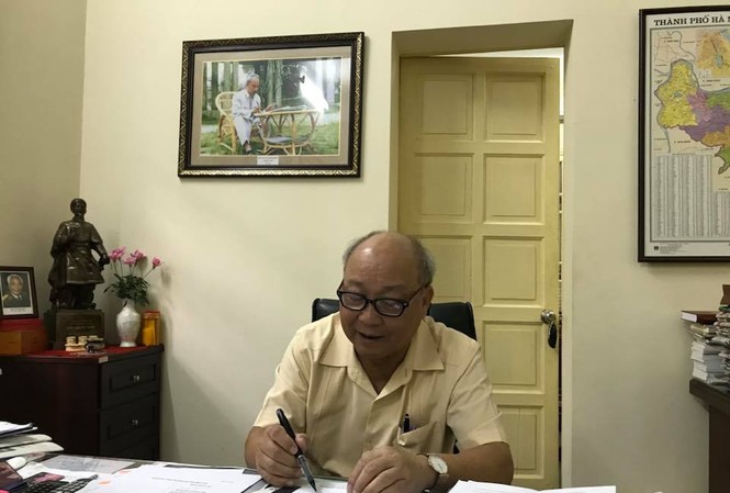 Ông Nguyễn Quốc Triệu nói về việc trả con dấu LĐBĐ Hà Nội Trưởng Ban Bảo vệ chăm sóc sức khoẻ Trung ương Nguyễn Quốc Triệu là Chủ tịch LĐBĐ Hà Nội nhiệm kỳ 2002-2006.