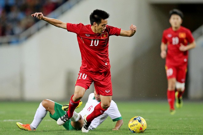Tuyển Việt Nam cần quên chiến tích của U23 ở đấu trường châu lục Văn Quyết đang có vai trò quan trọng ở đội tuyển Việt Nam dự AFF Cup 2018.