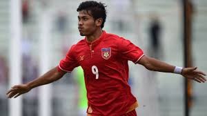 Nhận diện hiểm họa Aung Thu với hàng thủ tuyển Việt Nam Các hậu vệ Việt Nam sẽ phải "trông coi" cẩn thận tiền đạo Aung Thu của Myanmar.