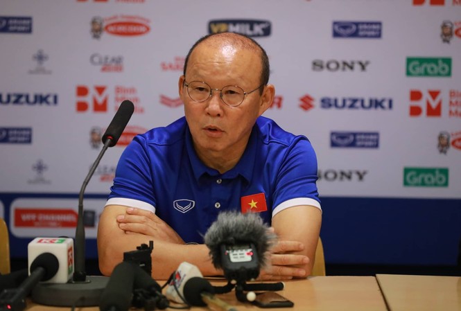 Thầy Park: Tuyển Việt Nam phải tránh thủng lưới trước ở Asian Cup HLV Park Hang Seo ở buổi họp báo sau trận đấu. Ảnh: Như Ý