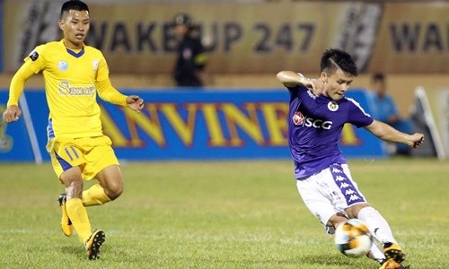 Quang Hải sút trúng cột dọc, Hà Nội mất ngôi đầu V-League Quang Hải (phải) không giúp được Hà Nội giành đủ 3 điểm trên sân của Khánh Hoà.