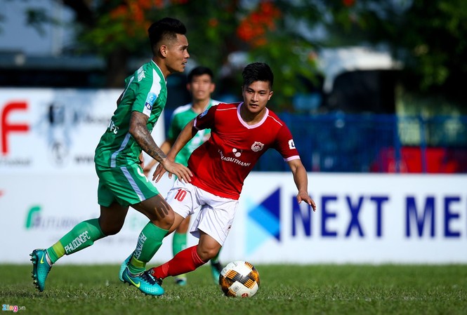 Không phải Filip Nguyễn, đây mới là cầu thủ Việt kiều được thầy Park chọn Martin Lò (áo đỏ), đủ điều kiện tham dự SEA Games 30, đang được VFF theo dõi rất kỹ.