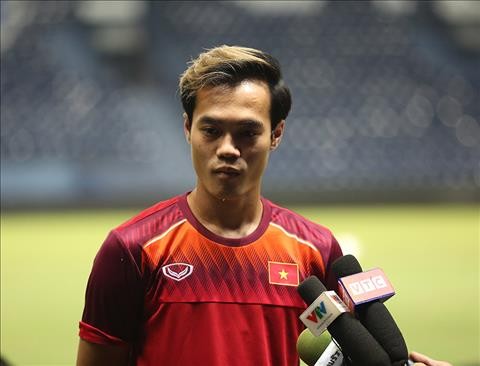 Văn Toàn khen 'Messi Thái' Chanathip nhưng không tự ti Tiền đạo Văn Toàn tự tin trước cuộc đối đầu với Thái Lan ngày 5/9 tới.