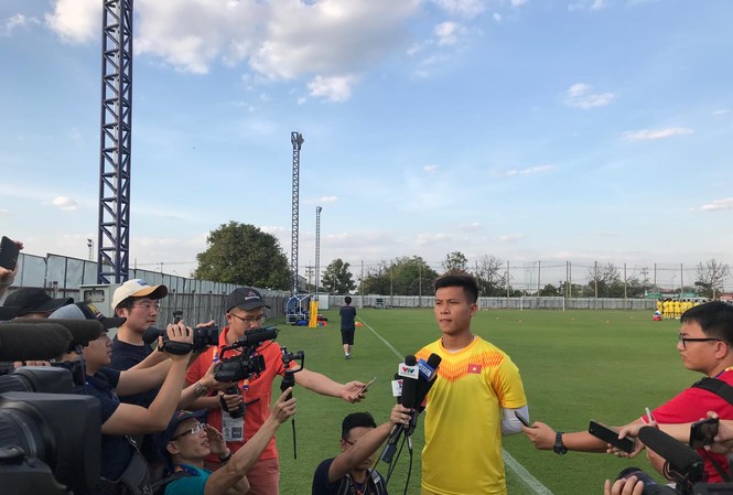 Hậu vệ U23 Việt Nam: Cầu thủ UAE rất nhanh và khéo Hậu vệ Lê Ngọc Bảo khẳng định U23 Việt Nam đã sẵn sàng cho trận đấu với UAE ngày 10/1.