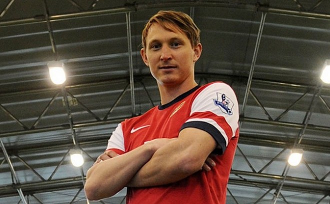 Quá đen cho Arsenal Kallstrom chấn thương ngay buổi tập đầu tiên cùng Arsenal .