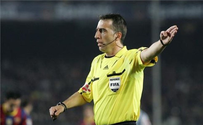 Barca bại trận, HLV Martino xỉ vả trọng tài là 'kẻ khốn' Trọng tài Borbalan tố HLV Martino đã có lời lẽ khiếm nhã với mình.
