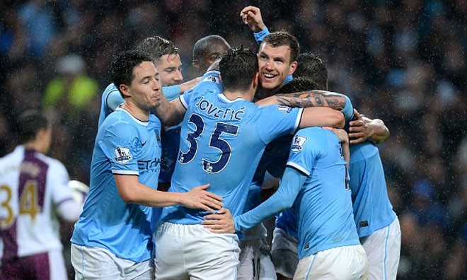 Man City tiệm cận 'ngôi báu' Premier League Man City đã chạm một tay vào chức vô địch Premier League mùa này.