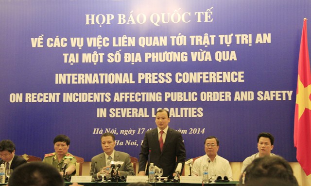 Đảm bảo an toàn tuyệt đối cho nhà đầu tư nước ngoài Quang cảnh buổi họp báo chiều nay.