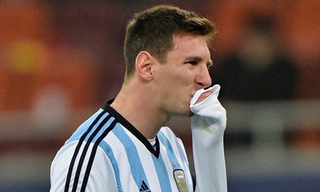 Bí ẩn chứng nôn khan như bà bầu ốm nghén của Messi Nôn khan đã thành chuyện cơm bữa với Messi