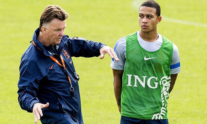 Van Gaal mang ngôi sao trẻ Depay 'dâng' M.U Van Gaal muốn Depay theo mình tới Old Trafford
