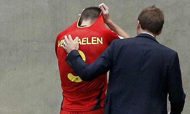 Tuyển Bỉ và M.U rúng động bởi hung tin từ Vermaelen Vermaelen dính chấn thương khá nặng.