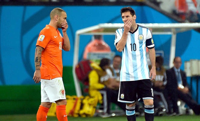 Ván cờ siêu cân não của van Gaal và Sabella Ván cờ siêu cân não của van Gaal và Sabella