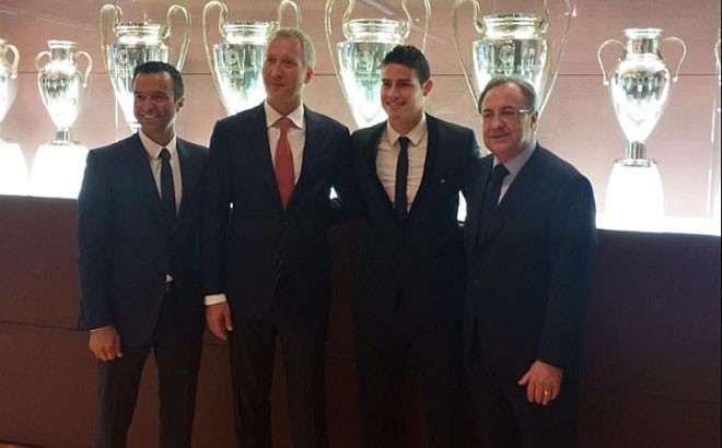 Hé lộ số tiền môi giới khủng của 'siêu cò' cầu thủ Jorge Mendes thu lợi lớn từ vụ James Rodriguez đầu quân cho Real.