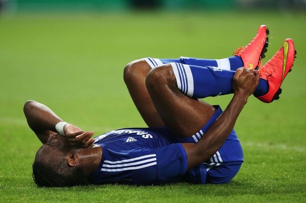 Mourinho sốc nặng với chấn thương của Drogba Drogba chấn thương nặng.