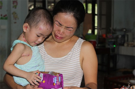 Trào nước mắt gặp lại em bé 'có giòi' ở chùa Bồ Đề Trào nước mắt gặp lại em bé 'có giòi' ở chùa Bồ Đề