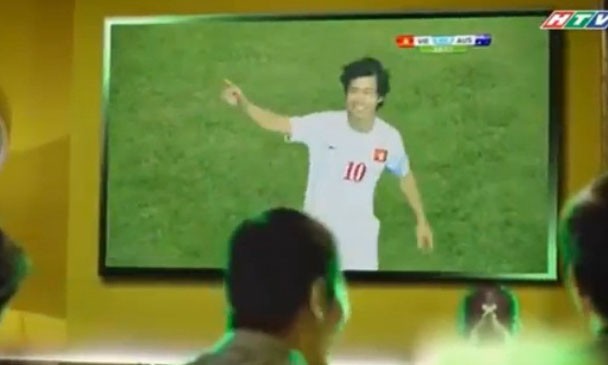 VFF 'tuýt còi' Công Phượng quảng cáo bia Công Phương mặc áo đội tuyển quốc gia trong clip quảng cáo cho hãng bia.