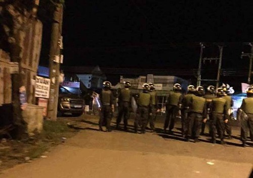 Hàng trăm học viên trốn trại cai nghiện, tràn ra quốc lộ Cảnh sát được huy động chốt chặn các tuyến đường để bắt các học viên trốn trại. Ảnh: Vnexpress.