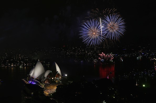 Lộng lẫy màn pháo hoa đón năm mới ở Australia Thành phố Sydney, Australia vừa được chứng kiến màn pháo hoa rực rỡ trong đêm 31/12, trước thời khắc chuyển giao sang năm mới 2017.