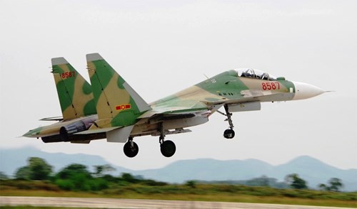 Vào nơi thuần phục 'hổ mang chúa' Su-30MK2 Máy bay của Trung đoàn Không quân 927 cất cánh.
