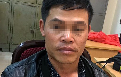 Thiếu nữ Hà Nội cắn gần đứt lưỡi kẻ hiếp dâm Đối tượng Q. tại cơ quan điều tra.