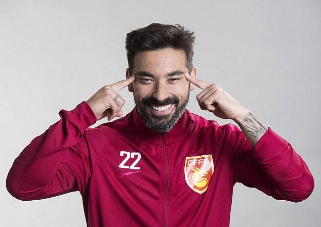 Sao Argentina khiến CĐV Trung Quốc nổi cơn thịnh nộ Lavezzi gặp rắc rối lớn vì bức ảnh này.